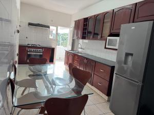 MOBILADA - arrenda-se flat T3 em andar baixo - POLANA