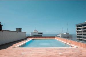 Vende-se flat T2 com piscina e ginasio - POLANA