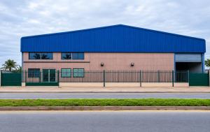 Vende-se armazem de 1.400m² pronto a usar - PRACA DOS HEROIS