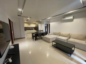 Arrenda-se Moderno Apartamento T3 no Bairro Triunfo Novo