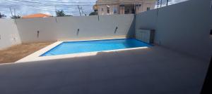 Vende-se moradia geminada T4 (3 suites) com piscina