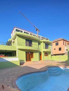 Vende-se moradia T6 com piscina e anexo - ESCOLA PORTUGUESA