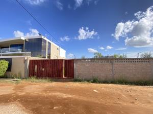 Venda/Transpasse de Terreno/Espaço 28/40 |Mapulene, Av.Marginal