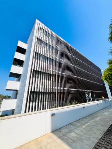 Vende-se flat T3 com piscina, ginasio e vista ao mar - AV. JULIUS NYERERE