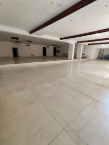 Arrenda-se escritorio/loja (R/C) com 850m² de area - BAIXA