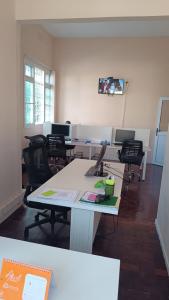 Vende-se Geminada T2 no Bairro Central_Proxima ao Comando da Cidade