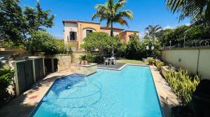 Vendo moradia T3 com piscina - AV. MARGINAL