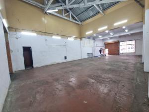 Arrenda-se armazem 430m² - BAIXA DA CIDADE