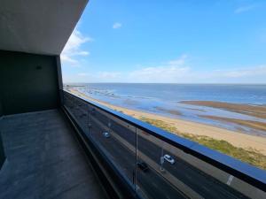 Arrenda-se flat T3 suite com piscina e ginasio - AV. MARGINAL