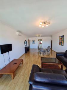 Arrenda-se Apartamento T4 no Condomínio 4 Life_Bairro Triunfo
