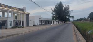 Mahotas (14x25)Rua da Linha 200m da estrada perto do Romão Village. 867225879