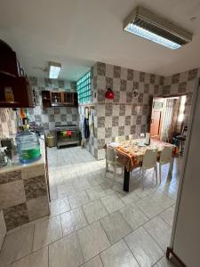 MOBILADA - Arrenda-se flat t3 no 1⁰ andar em predio curto - POLANA