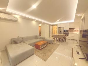 Arrendo Apartamento Tipo 3 mobilado no Park Moza