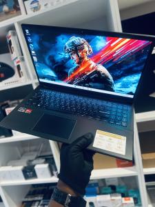 Lap Top Asus ViVoBook Go 15 E1504F Graphic Processor  AMD Ryzen 5 7520U (8Cpus ) 2.80 GHz  16 GB DDR