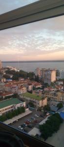 ARRENDA-SE ESPAÇOSA FLAT  NA POLANA