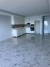 vende-se & arrendo excelente apartamento t2 com vista direta ao mar, andar alto