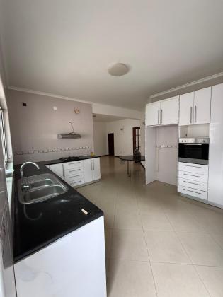 Arrenda-se moradia T4 (4 suites) com piscina e anexo - TRIUNFO VELHO