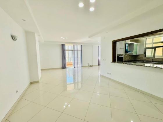 Arrenda-se flat T3 com vista ao mar - AV. MARGINAL