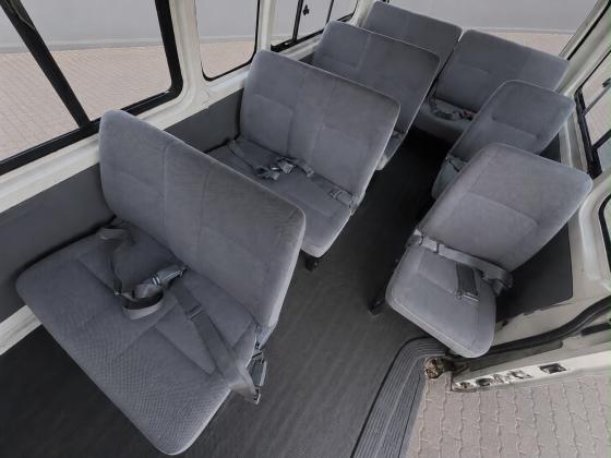 TOYOTA HIACE QUANTUM | 15 LUGARES | MOTOR 2KD DIESEL | CAIXA AUTOMÁTICA