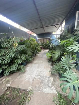 Arrenda-se moradia geminada  nao privada T4 climatizada - B. CENTRAL