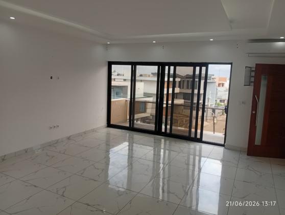 Vende-se Apartamento T3 no Condomínio Lua e Mar_Bairro Costa do Sol