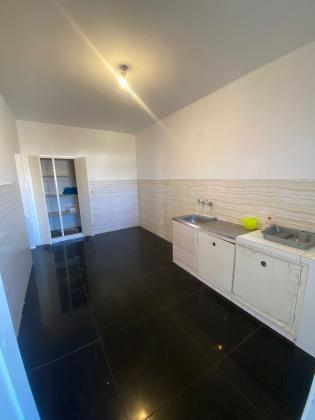 Vende-se Flat T3 na Malhangalene