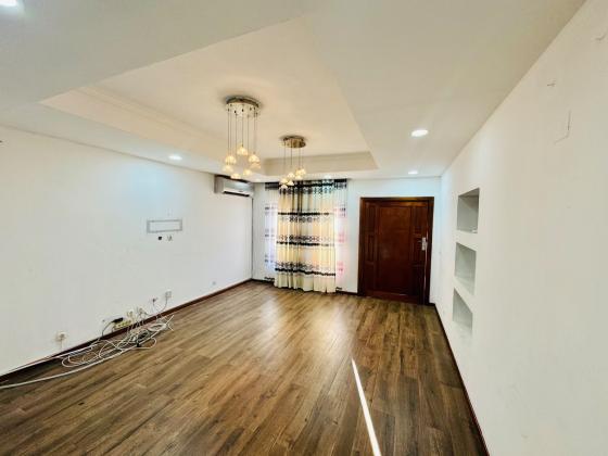 Vende-se Moradia/Geminada T3 no Bairro Triunfo