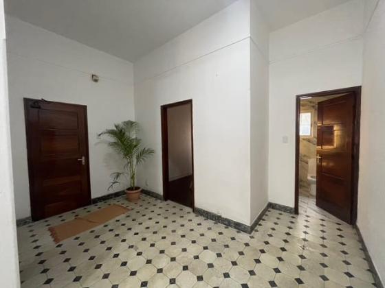 Arrenda-se moradia geminada  nao privada T4 climatizada - B. CENTRAL