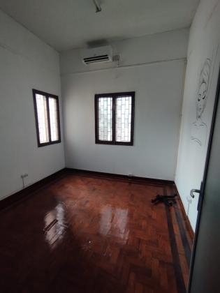 Arrenda-se flat T2 tipo geminada no 1⁰ andar com terraco privado - B. CENTRAL