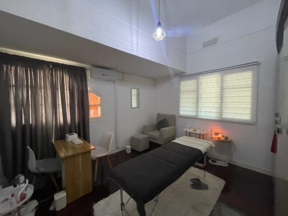 Arrenda-se moradia geminada  nao privada T4 climatizada - B. CENTRAL