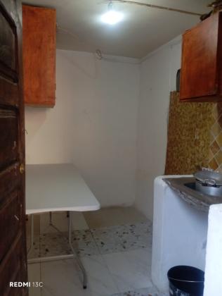 Dependencia com cizinha e wc fora e estacionamento - B. CENTRAL