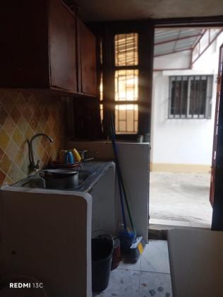 Dependencia com cizinha e wc fora e estacionamento - B. CENTRAL