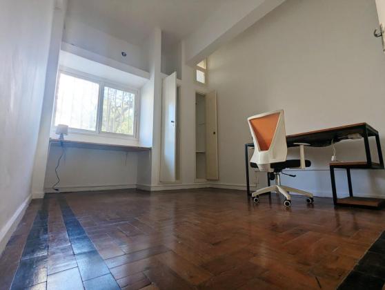 Arrenda-se flat T2 no 1⁰ andar - POLANA
