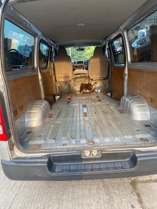 TOYOTA HIACE QUANTUM 2KD (3 Lugares) RÉCEM IMPORTADO