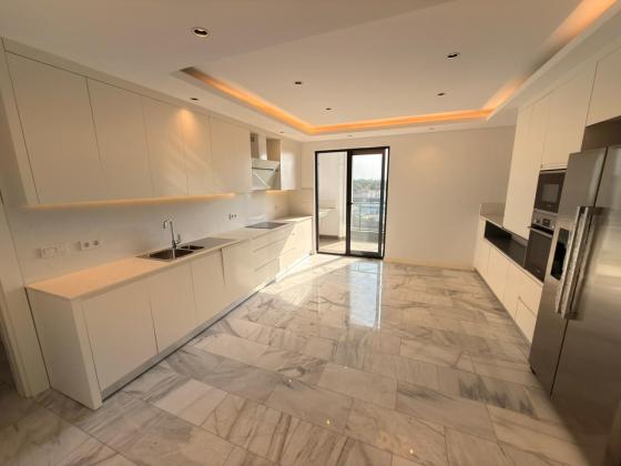 Arrenda-se flat T3 com piscina campo de basket - PALMAR