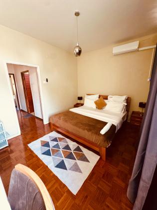 MOBILADA - arrenda-se flat T3 no 3⁰ andar em predio curto - INTERFRANCA