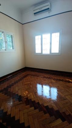 Arrenda-se flat T3 climatizada no 1⁰ andar - MALANGA