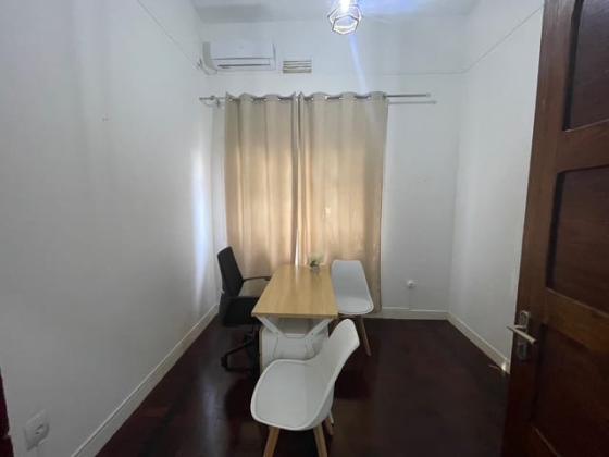 Arrenda-se moradia geminada  nao privada T4 climatizada - B. CENTRAL