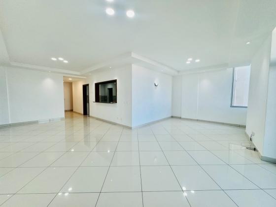 Arrenda-se Espaçoso Apartamento T3 no Maputo Beach Front_Av. Marginal