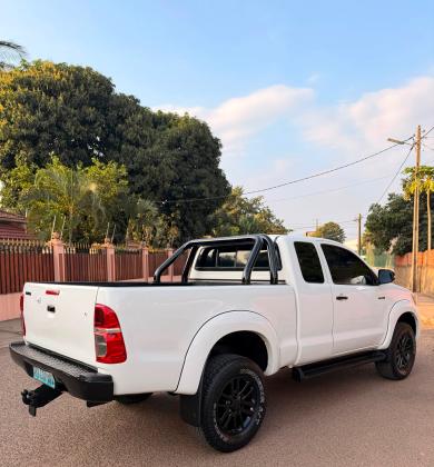 TOYOTA HILUX D4D CLUB CAB 2012 3.0cc 4x4 MANUAL