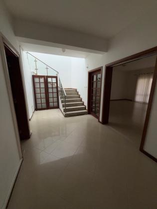 Arrenda-se moradia T4 (4 suites) com piscina e anexo - TRIUNFO VELHO