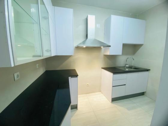 Arrenda-se flat T3 suite no 1⁰ andar - POLANA