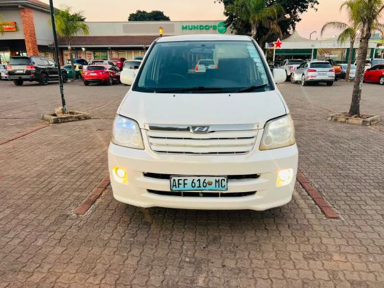 TOYOTA NOAH 2.0cc 2002