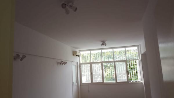 Arrenda-se flat T3 suite no 1⁰ andar - POLANA