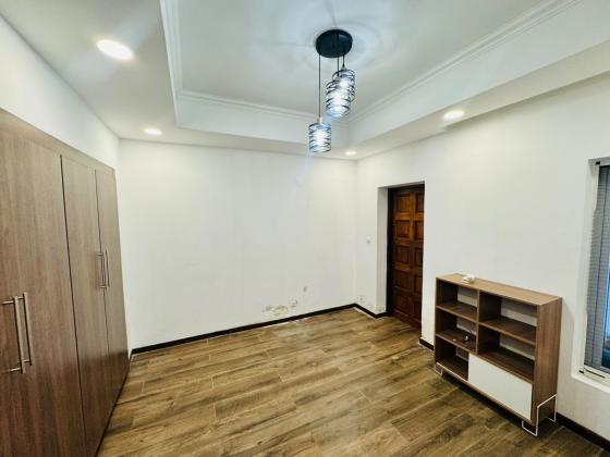 Vende-se Moradia/Geminada T3 no Bairro Triunfo