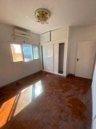 Arrenda-se flat T2 climatizada no 2⁰ andar - MALHANGALENE