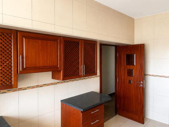 Vende-se Apartamento T2 no Bairro Central_Proximo ao Comando da Cidade