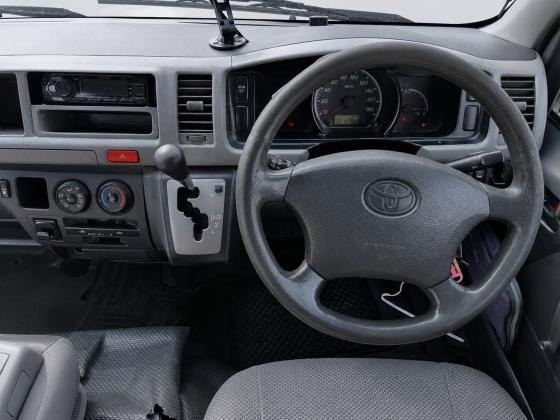 TOYOTA HIACE QUANTUM | 15 LUGARES | MOTOR 2KD DIESEL | CAIXA AUTOMÁTICA