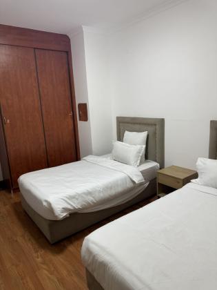 MOBILADA - arrenda-se flat T3 suite com piscina e vista ao mar