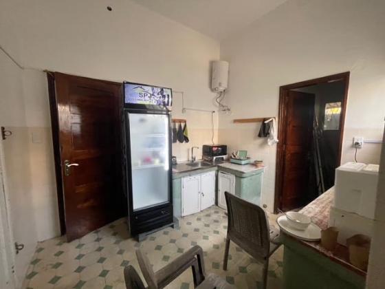 Arrenda-se moradia geminada  nao privada T4 climatizada - B. CENTRAL